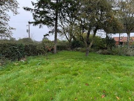 We are delighted to present this three-bedroom detached farmhouse, available from December 2025. Situated north of Grantham, which provides excellent rail and r - Photo 3