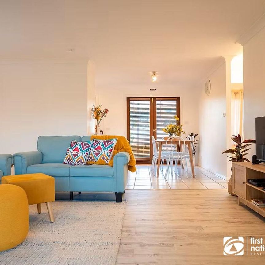 FULLY FURNISHED RIVERSIDE RETREAT - Photo 1