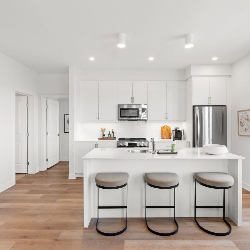 For Lease - 611 WANAKI Road Unit# 302, Manor Park - Cardinal Glen and Area, Ontario - Photo 1