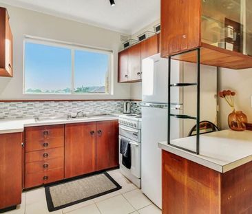 Two Bedroom Apartment In Prime Wollongong Location - Photo 3