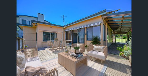 Get beachside this summer APPLY ONLINE BY ENTERING THIS LINK INTO YOUR BROWSER: t-app.com.au/rwb - Photo 1