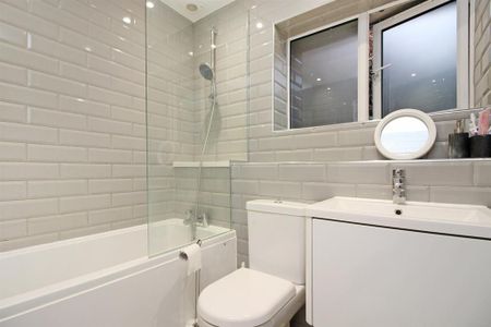 6 bedroom detached house to rent - Photo 4