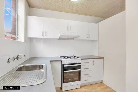 MGM MARTIN - SPACIOUS 1-BEDROOM APARTMENT IN PRIME LOCATION - Photo 2