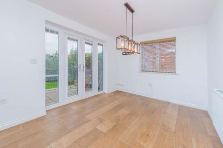 5 bedroom detached house to rent - Photo 2