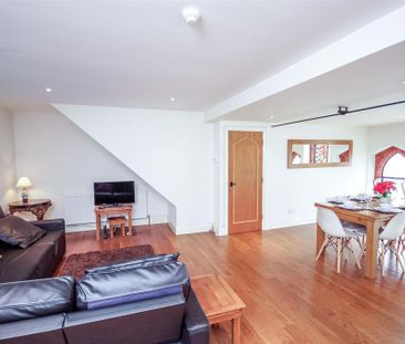 3 bedroom flat to rent - Photo 1