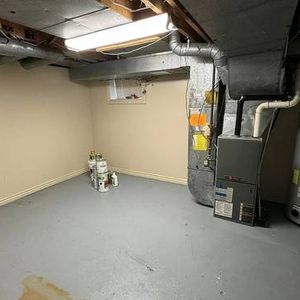 A private basement 1b/1b House - Photo 2