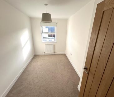 4 bedroom terraced house to rent - Photo 3