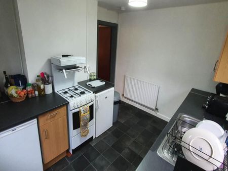 2 bedroom flat to rent - Photo 4