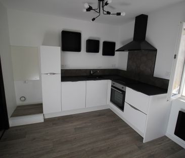 Location Appartement 2 pièces 27m² ROQUEVAIRE 13360 - Photo 2