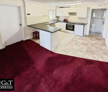 Flat Above Stourbridge Road, B63 - Photo 6