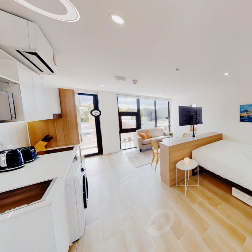 Studio Balcony - Photo 1