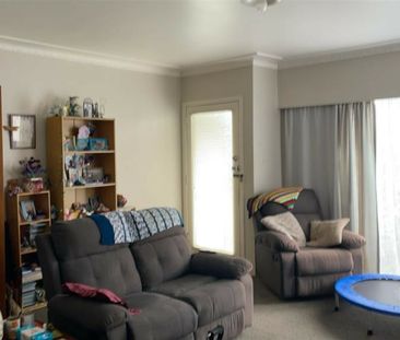 Close to town - Photo 3