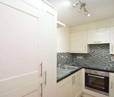 Bedroom Terraced Bungalow In Guildford, GU1 - Photo 3