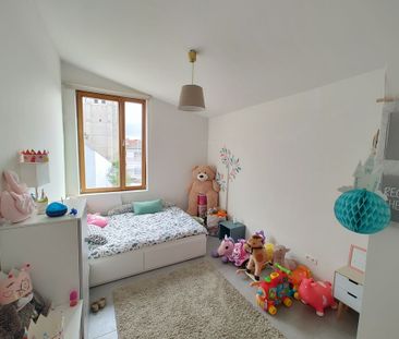 Recent ruim 3 slaapkamer duplex appartement met autostaanplaats. - Photo 3
