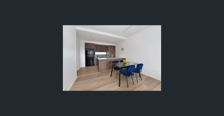 Luxury CBD Apartment — Walk to Uni, Victoria Market & Free Transport! Just Bring Your Suitcase for Exclusive Furnished Living - Photo 4