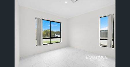 Brand New Modern Family Home Opposite Parklands - Photo 3