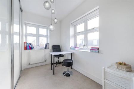 4 bedroom house in Roehampton - Photo 5