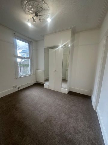4 Bed Terraced House, Windsor Road, E10 - Photo 2