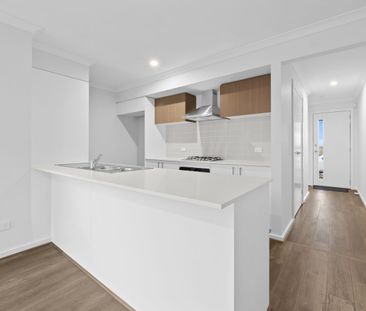 Three Bedroom House in Great Location at Werribee!! - Photo 6