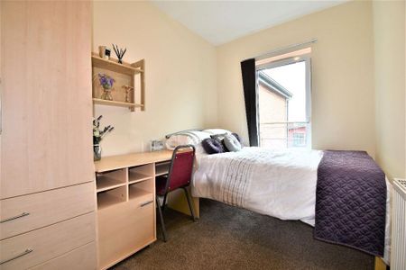 5 bedroom flat to rent - Photo 2