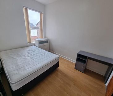 4 bedroom terraced house to rent - Photo 6