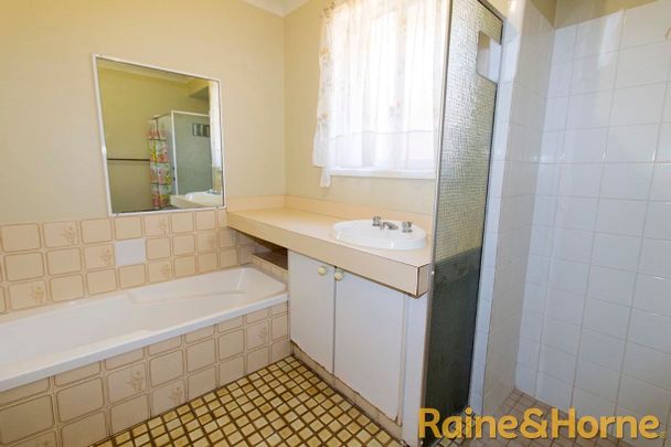 Comfortable Home - Photo 1