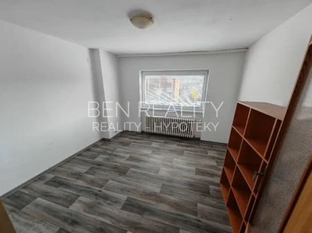 Pronájem bytu 1+1 + pokoj nebo úložná místnost + garáž, zahrada Zlín, ul. Nivy - Photo 5