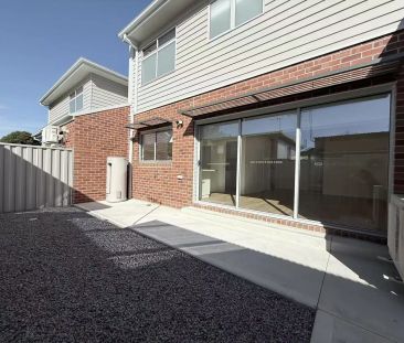 130 Boldrewood Parade, Reservoir VIC 3073 - Photo 3