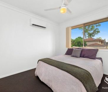 Renovated, Stand-alone townhouse - Photo 2