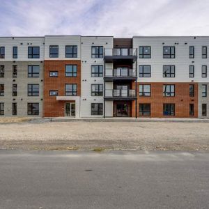 Beau 41/2 récent, ascenseur, centre-ville de Valleyfield ! - Photo 2