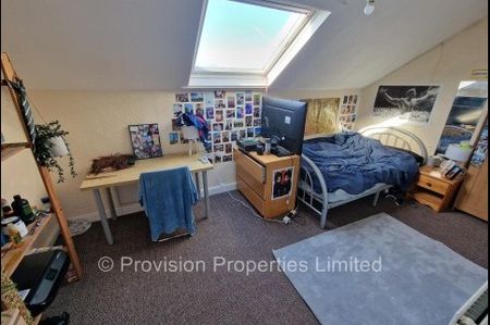 5 Bedroom Brudenell Mount - Photo 2