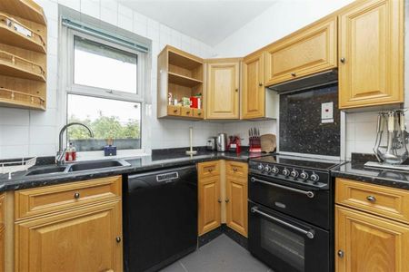 St. Katharines Way, E1W, London - Photo 2