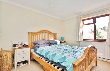 3 bedroom detached house to rent - Photo 3