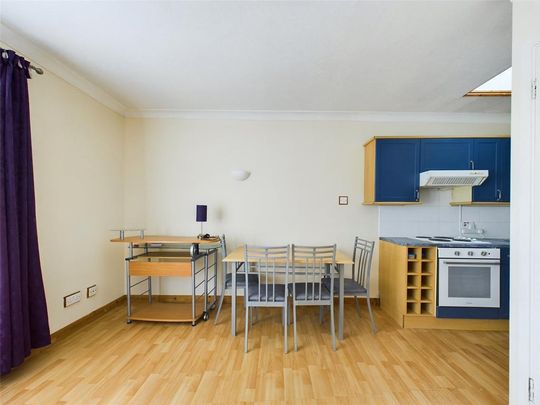 1 bedroom flat to rent - Photo 1