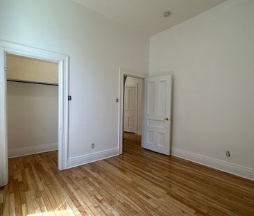 376 Rue St Viateur O., Montréal (Le Plateau-Mont-Royal), QC H2V - Photo 6
