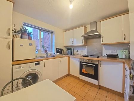 1 bedroom in a house share to rent - Photo 2