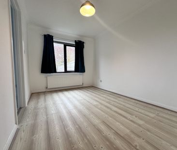 Chetwynd Mead, Bampton - Photo 6