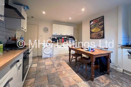 5 Bedroom Mid Terraced House for rent in Bennett Road - Photo 2