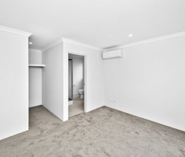 Coastal suburb living awaits you - Photo 2