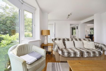 4 bedroom detached house to rent - Photo 3