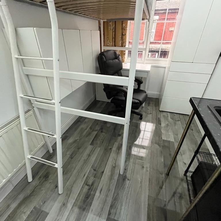 Studio Flat, Victoria Park, M14 - Photo 1