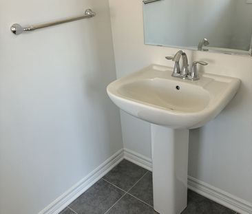 For Lease - 9 Moss Drive, Markham, Ontario - Photo 4