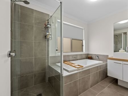 7 Hardie Street, Ripley QLD 4306 - House For Rent | Domain - Photo 4