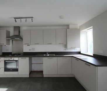 Flat to rent on - Photo 2
