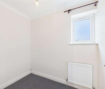 North Town Mead, Maidenhead, Berkshire, SL6 - Photo 2