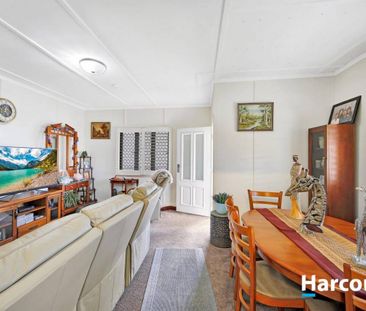 Charming Family Home on a Huge Block - Space, Comfort & Location! - Photo 6