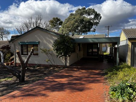 Luxurious Red Hill Retreat - Photo 5