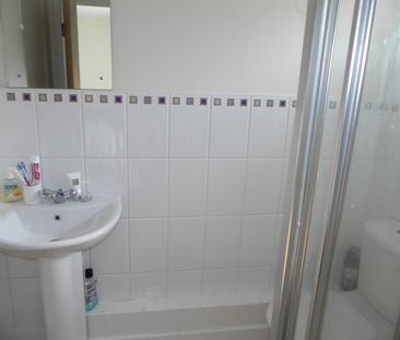 2 bed Flat for Rent - Photo 6