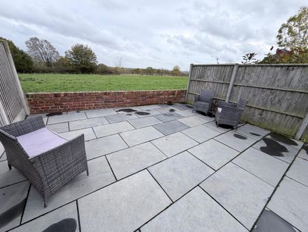 3 bedroom semi-detached house to rent - Photo 3