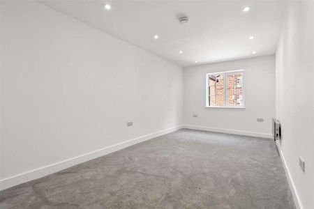 Tudor Court, Ferringham Lane, Ferring, Worthing, BN12 - Photo 3